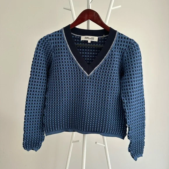 Diane Von Furstenberg Textured Crop Stretchy Blue V-Neck Sweater - Picture 4 of 9